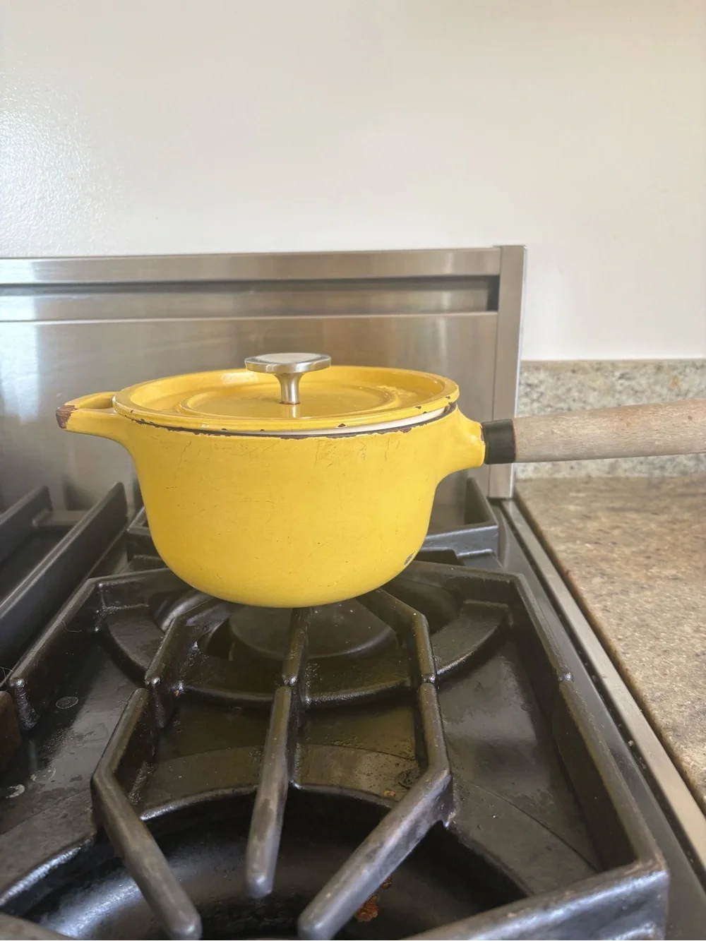 Canary Yellow Cast Iron Enamel Dutch Oven Pot Lid Wooden Handle Russell Pinch